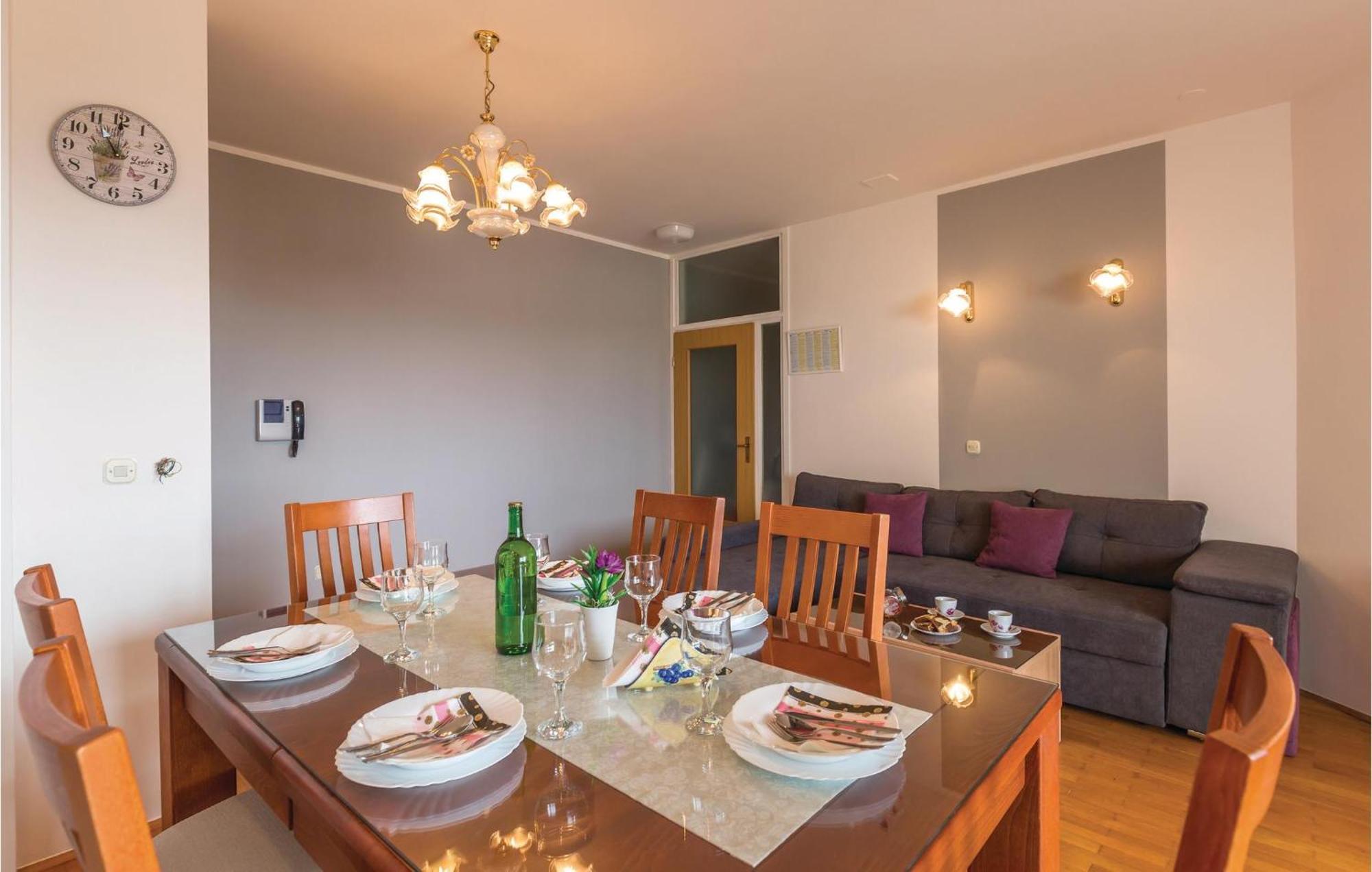 Apartmán Stunning In With Kitchen Makarska