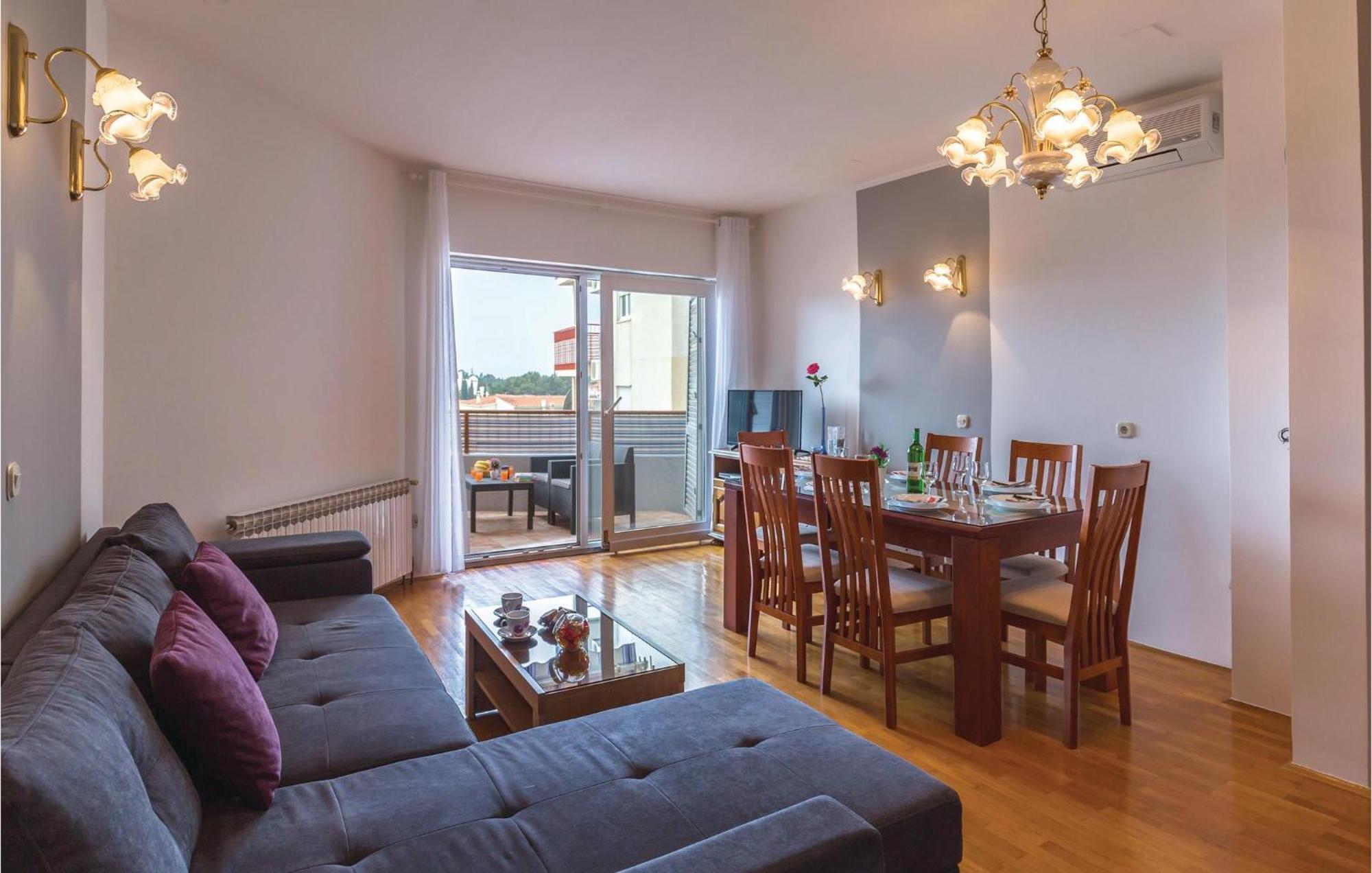 Stunning In With Kitchen Apartmán