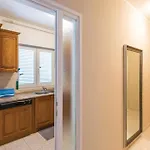 Stunning Apartment In Makarska With Kitchen
